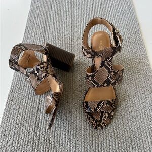 Express Brown White Snakeskin Chunky Block Heel Strappy Sandals Size 8 NWT